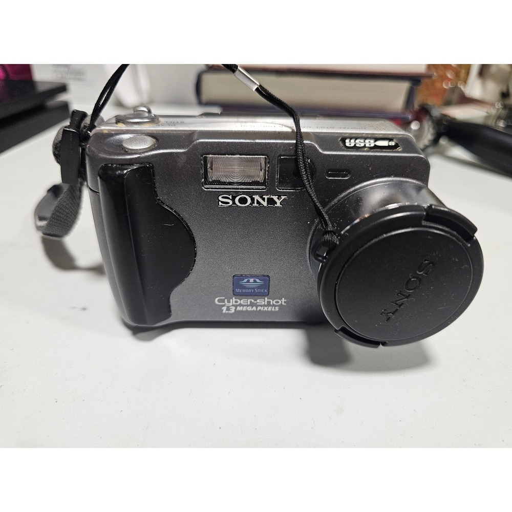 Sony Cyber-shot DSC-S30 1.3MP Digital Camera 3x Optical Zoom Flip LCD Silver
